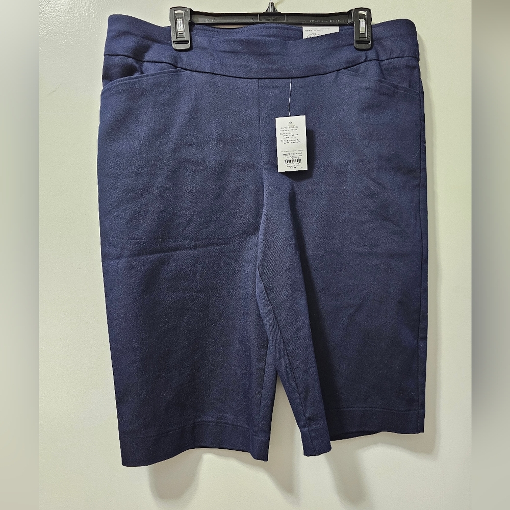 Women's Croft & Barrow Navy Blue Mid Rise Skimmers Capris Shorts. Size 14. NWT.